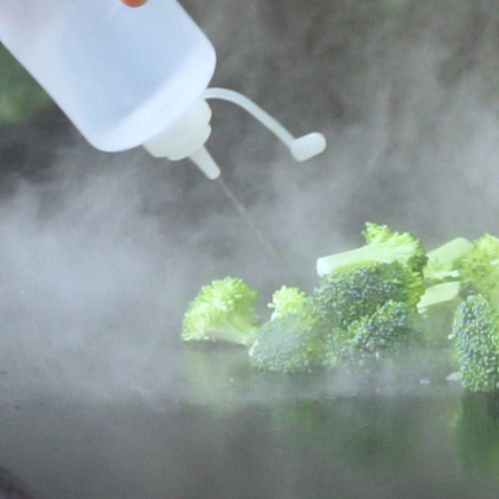 32 oz Squeeze Bottles (4 Bottles)